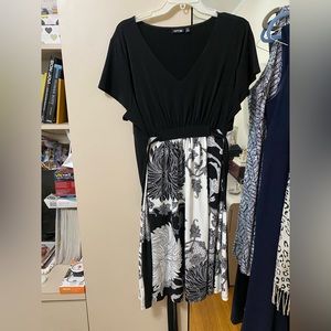 V neck black and white dress